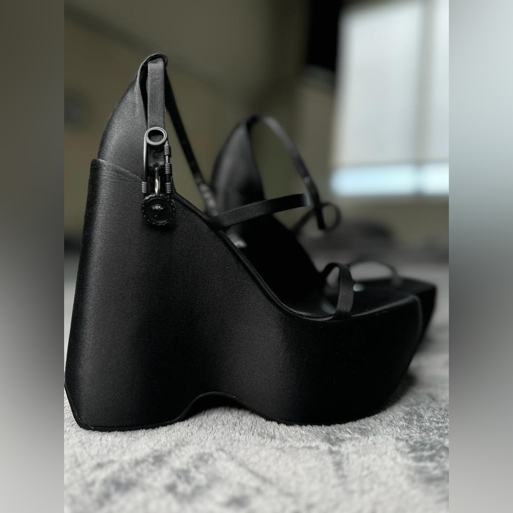 Versace heels - Picture 2 of 5